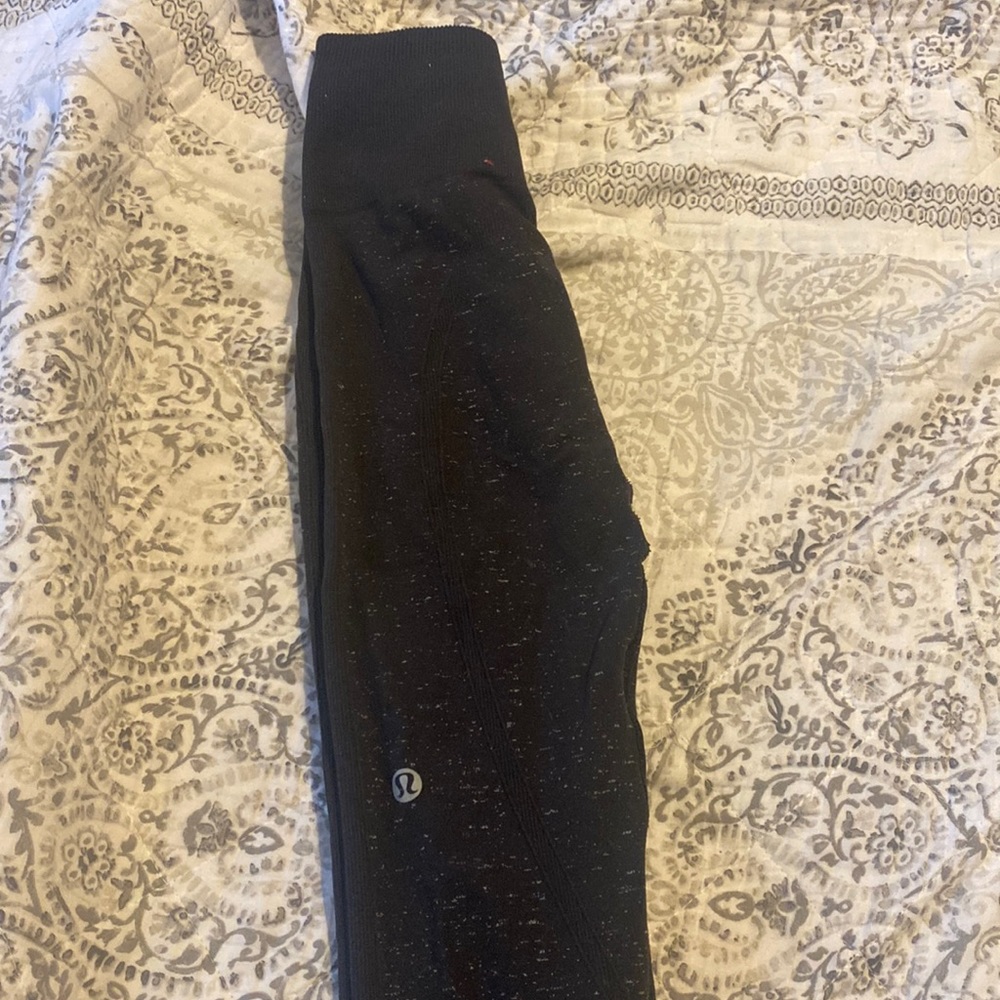 Black lululemon leggings